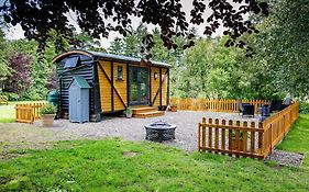Woodpeckers Carriage Shepherds Hut